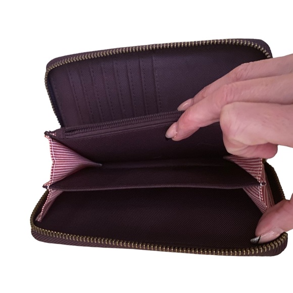 Hershel Wallet full zip closure - Picture 4 of 6